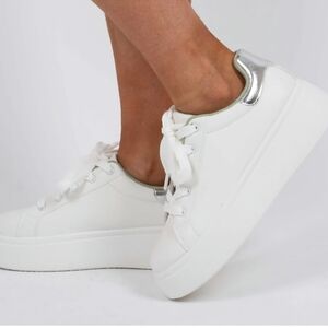 Dirty Laundry Record Smooth Sneakers White  And Silver‎ Size 9